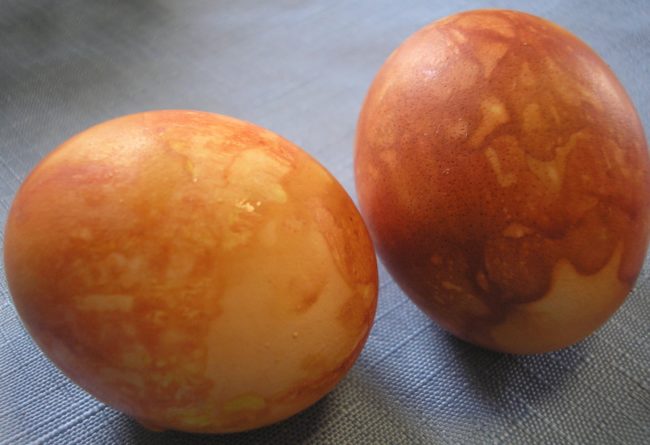 naturally dyed eggs